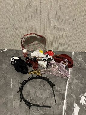 Bundle of hair accessories + pouch